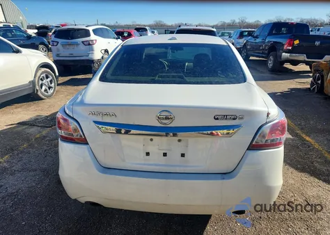 2015 Nissan Altima 2.5 z USA, uszkodzony, nr VIN 1N4AL3AP8FC116410